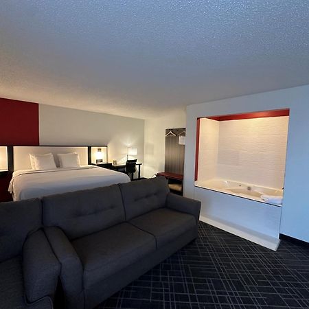 Motel Ramada By Wyndham Waupaca Exterior foto