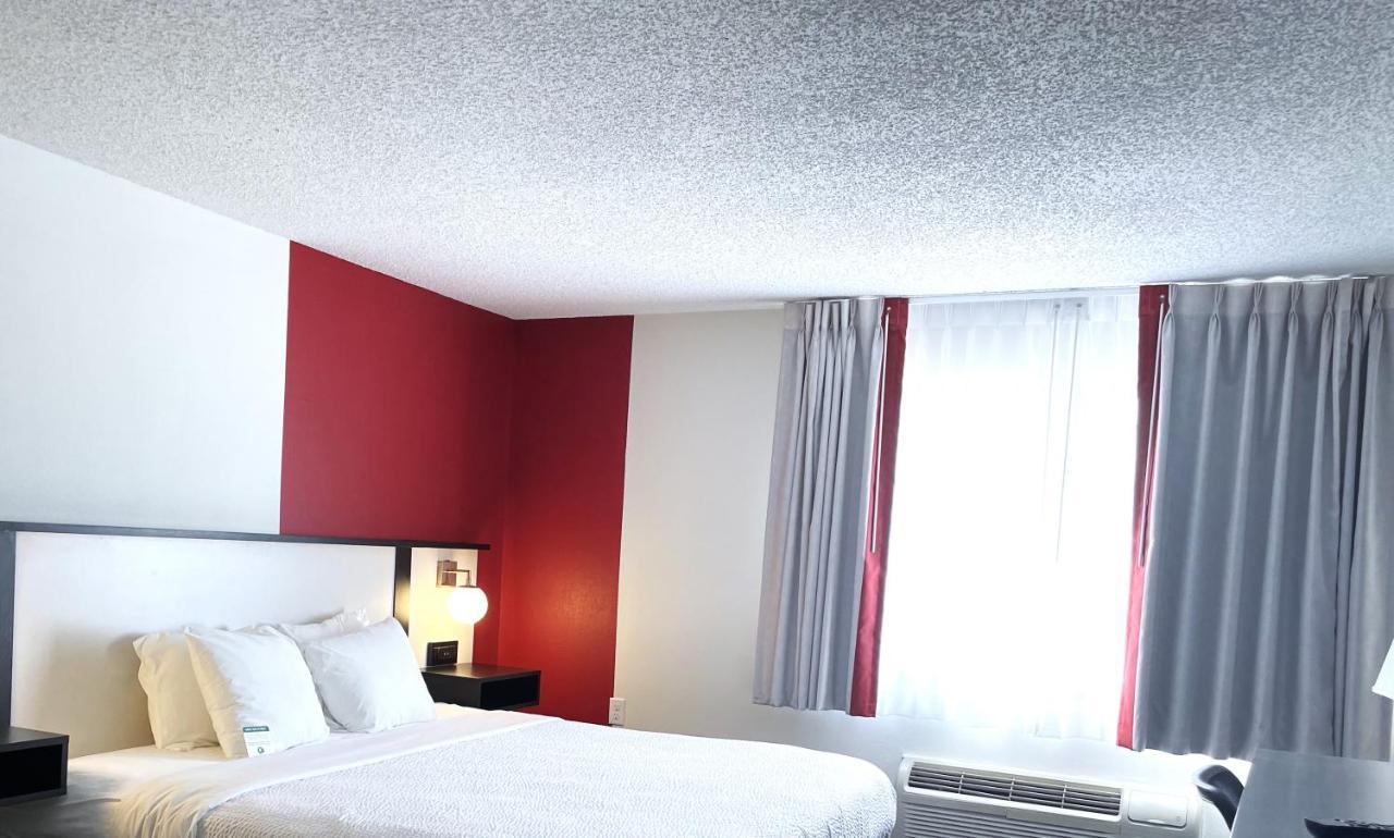 Motel Ramada By Wyndham Waupaca Exterior foto