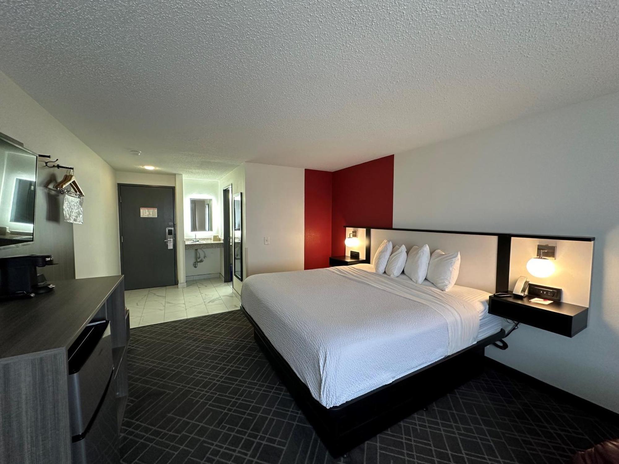 Motel Ramada By Wyndham Waupaca Exterior foto