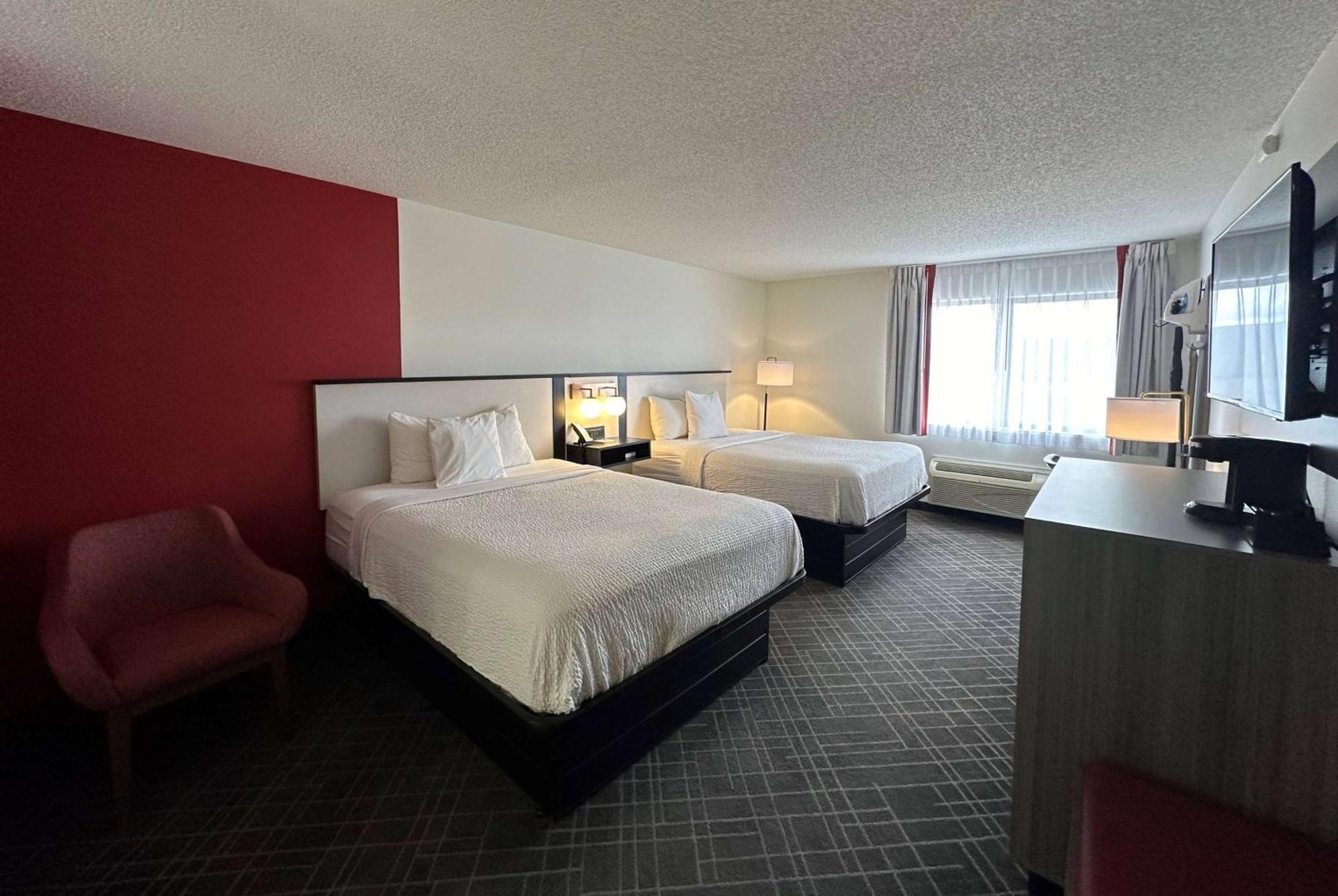 Motel Ramada By Wyndham Waupaca Exterior foto