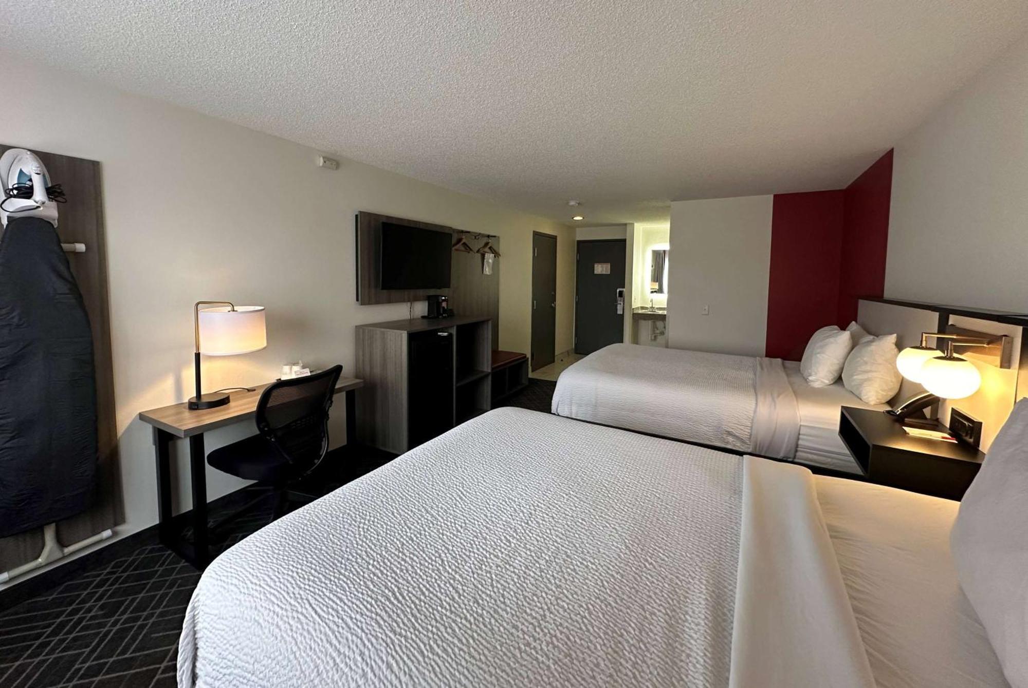 Motel Ramada By Wyndham Waupaca Exterior foto